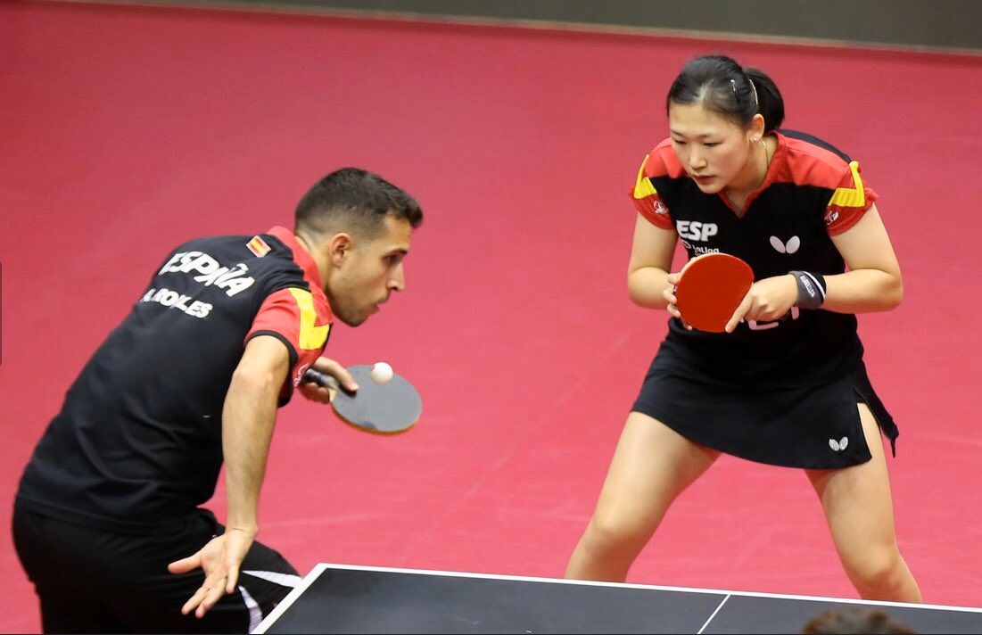 María Xiao junto a Álvaro Robles, pareja en dobles mixto.