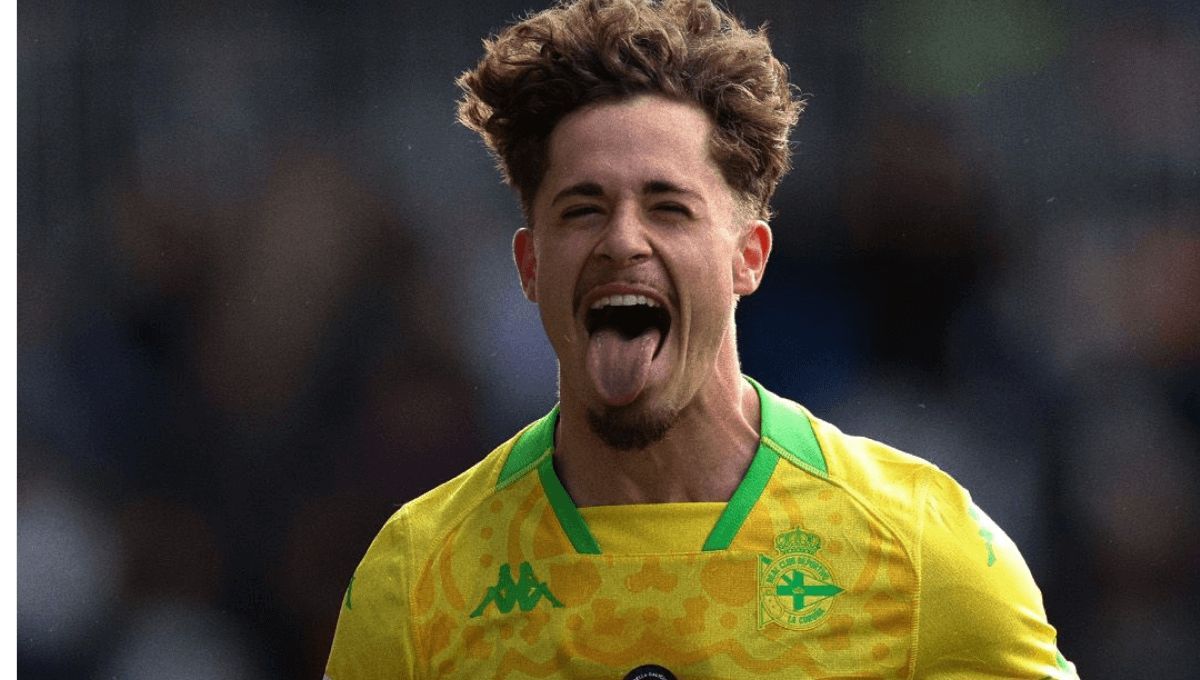 Mario Soriano celebra su gol en el Burgos-Dépor.