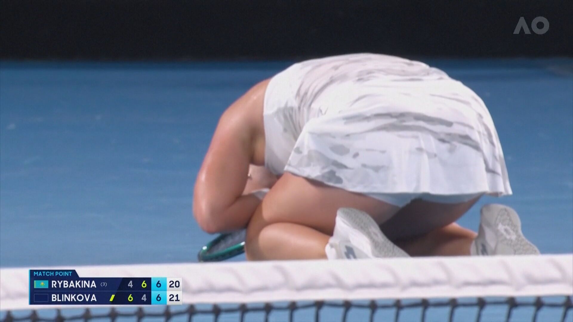 Blinkova celebra la victoria tras ganar a Rybakina