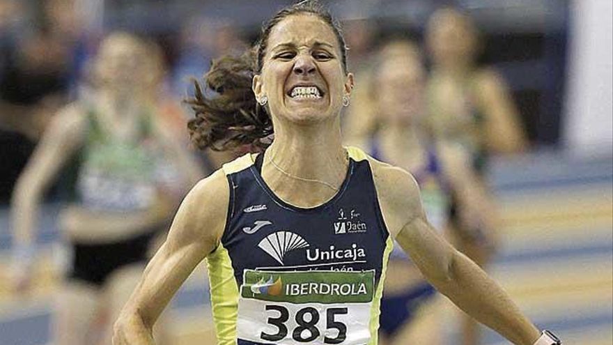  Natalia Romero avanza con rabia hacia la meta.