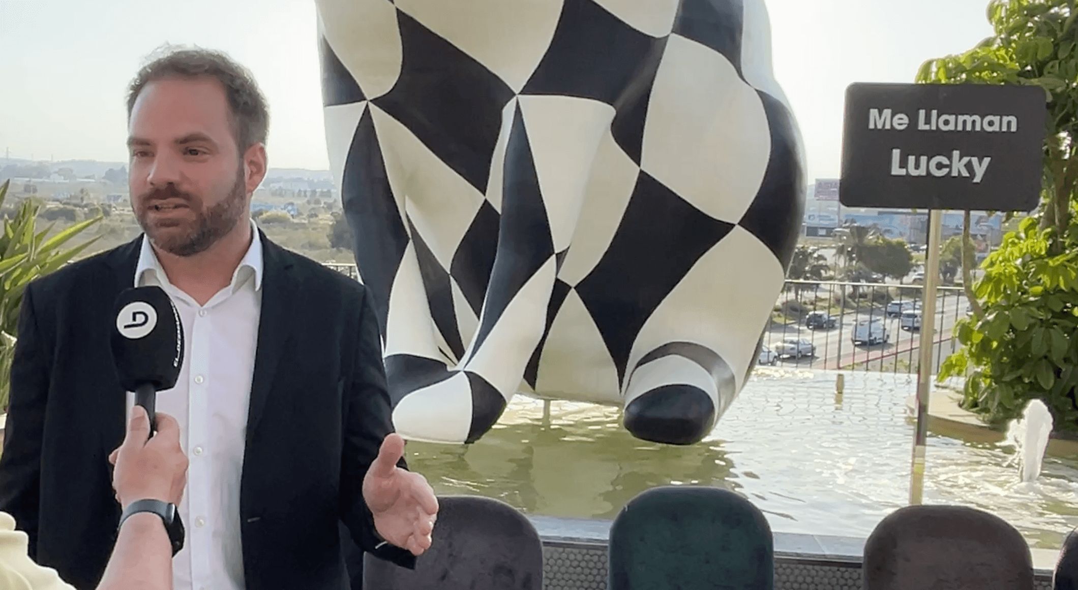  Pablo López, director del Orenes Gran Casino Murcia, atiende a ElDesmarque