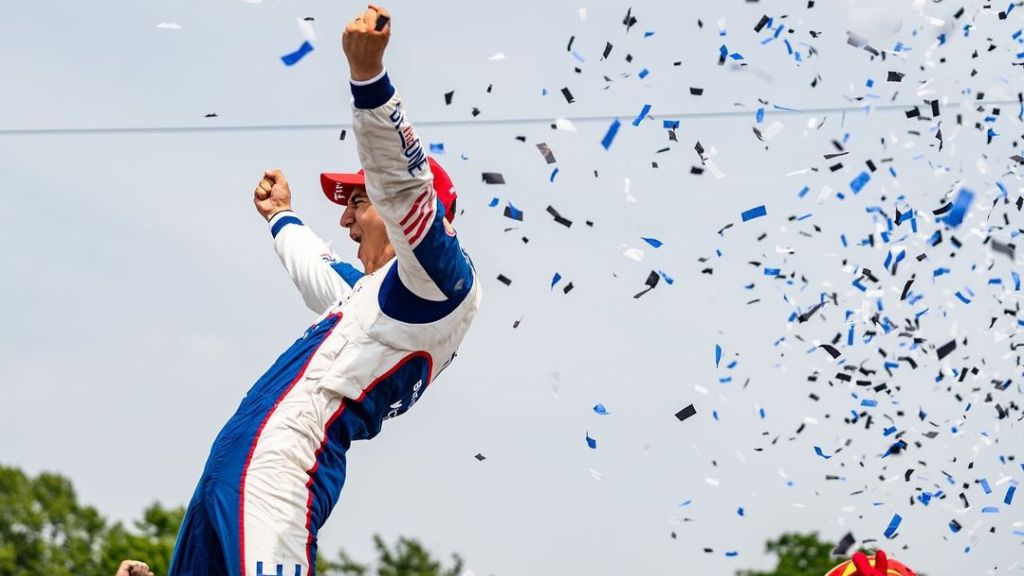 Álex Palou celebra una victoria.