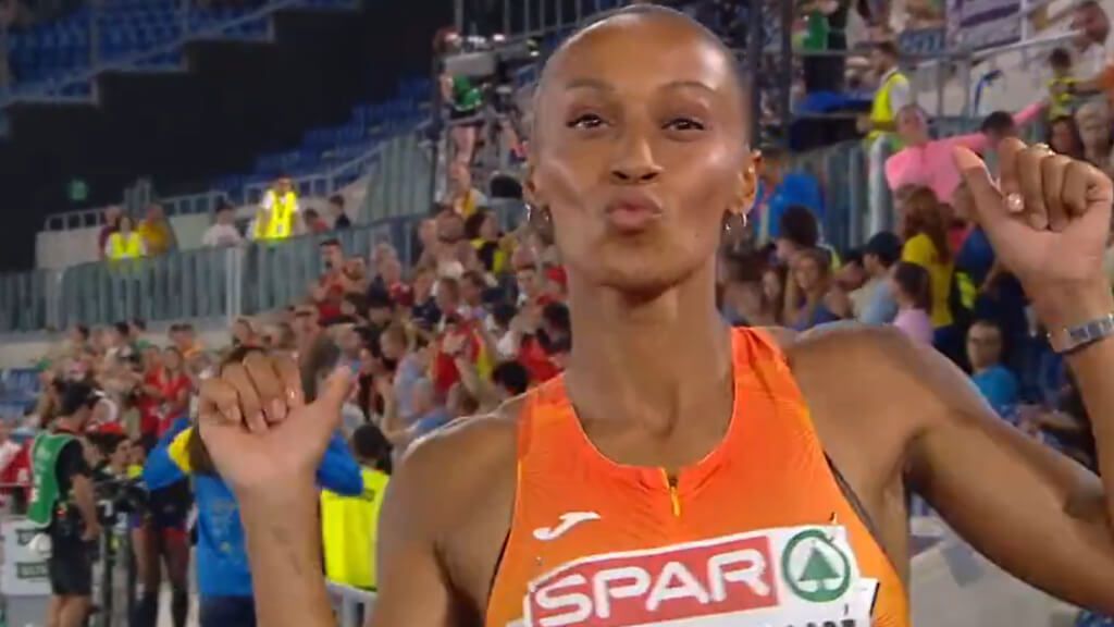 Ana Peleteiro celebrando su salto (Teledeporte)