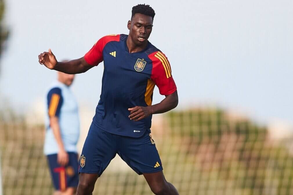  Samu Omorodion, en un entrenamiento de España.