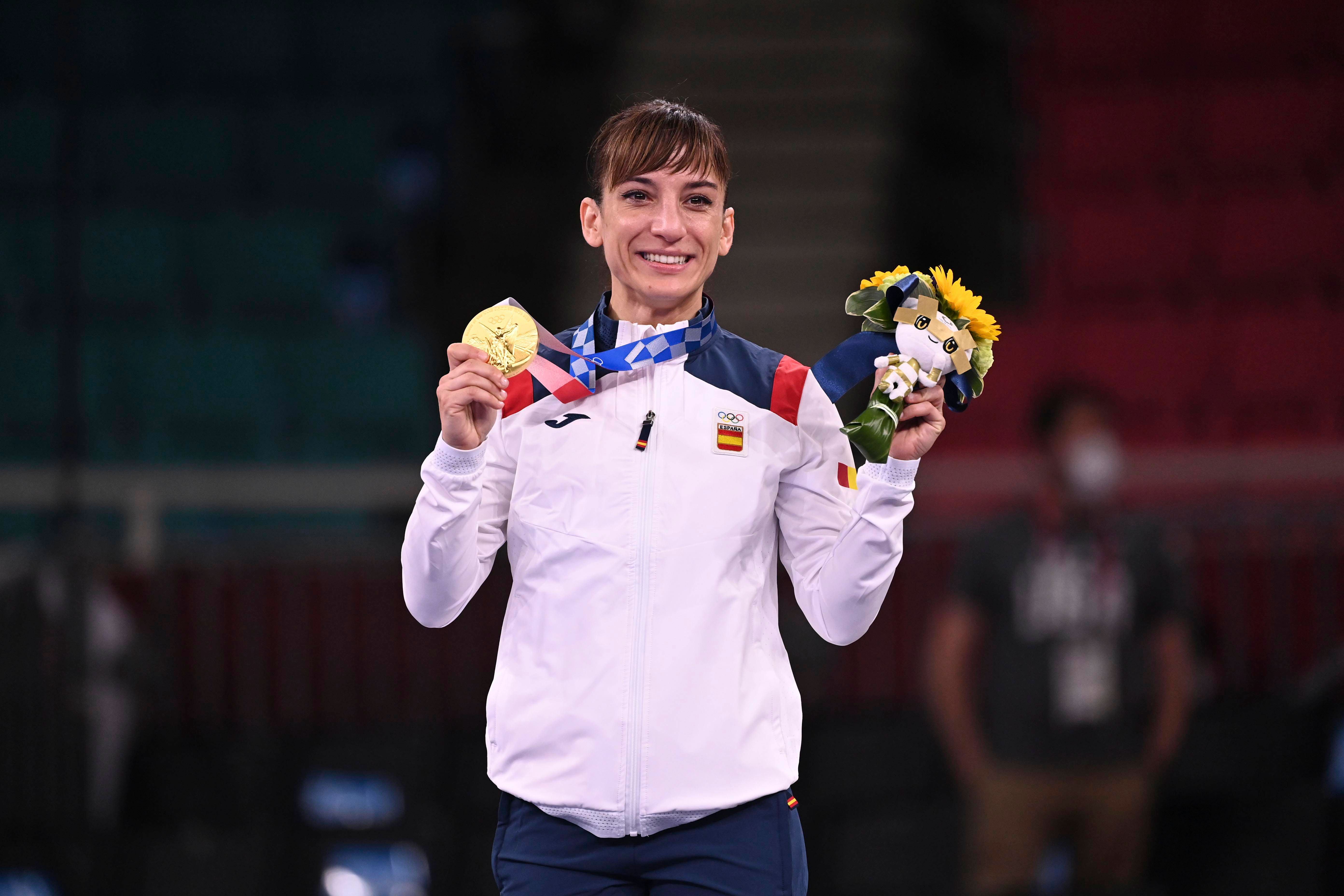 Sandra Sánchez, con su medalla de oro en los Juegos Olímpicos de Tokio 2020.