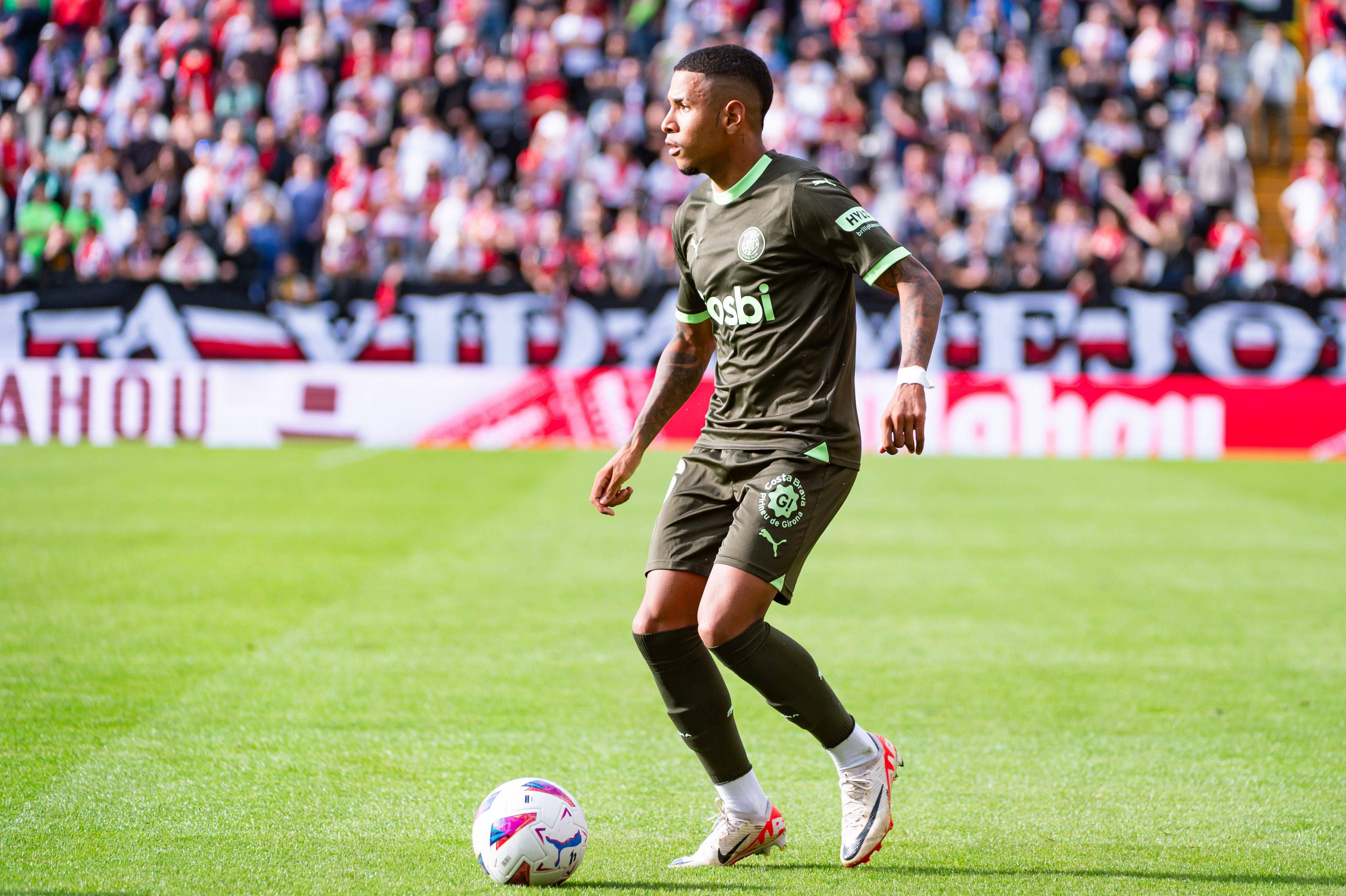  Savinho, durante un partido del Girona.