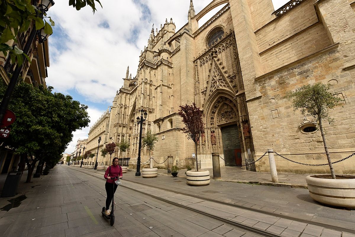  Sevilla, vacía en pleno confinamiento.