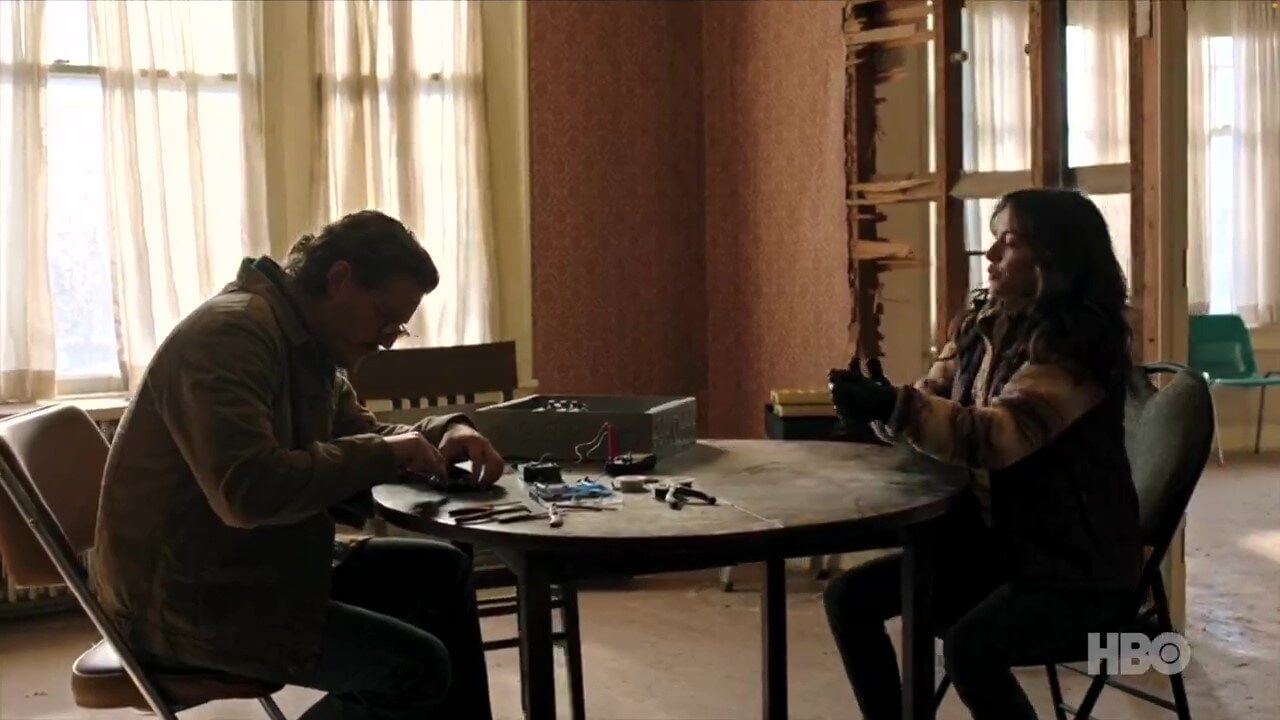 Joel y Dina, en The Last of Us, segunda temporada (Captura: HBO).