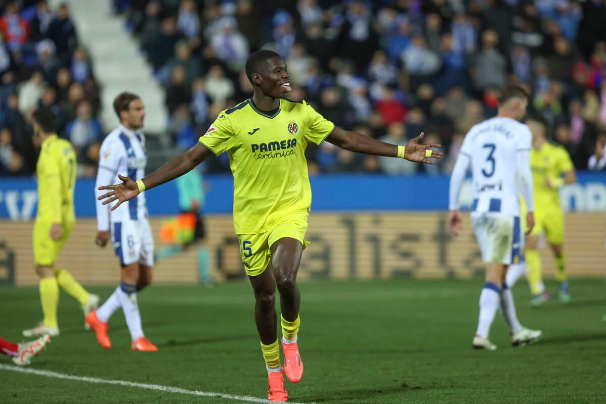Thierno Barry celebra uno de sus goles en el Leganés-Villarreal.