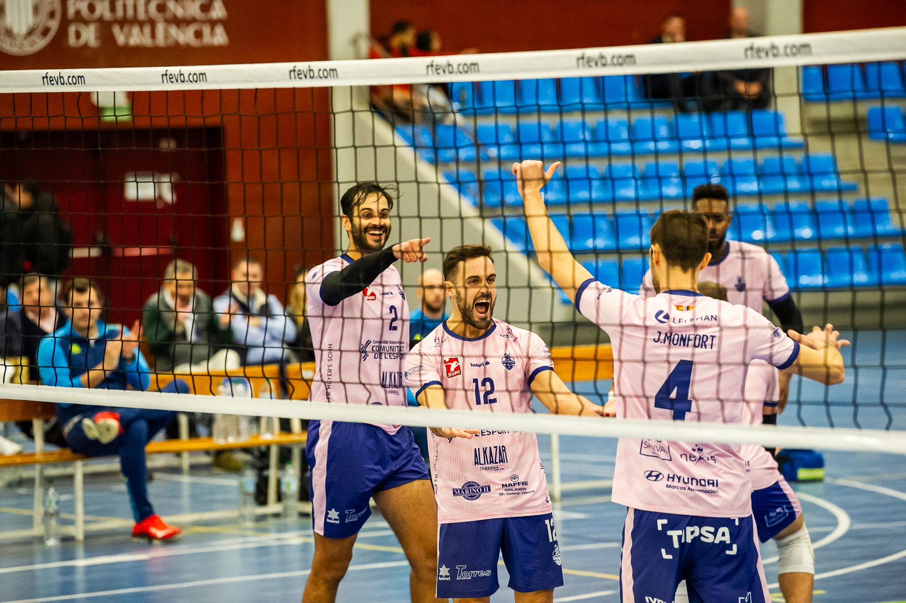 UPV Léleman Conqueridor remonta y suma tres puntos importantes frente a Unicaja antes del parón n