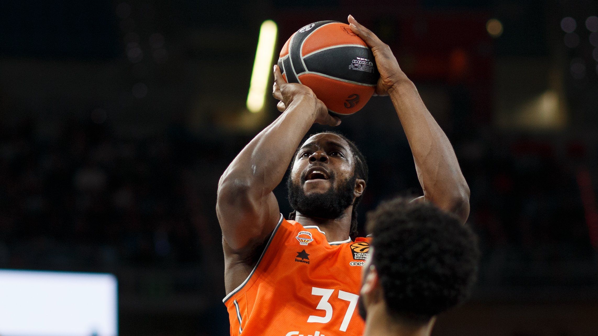 Valencia Basket gana en un gran partido en Vitoria (62-77)