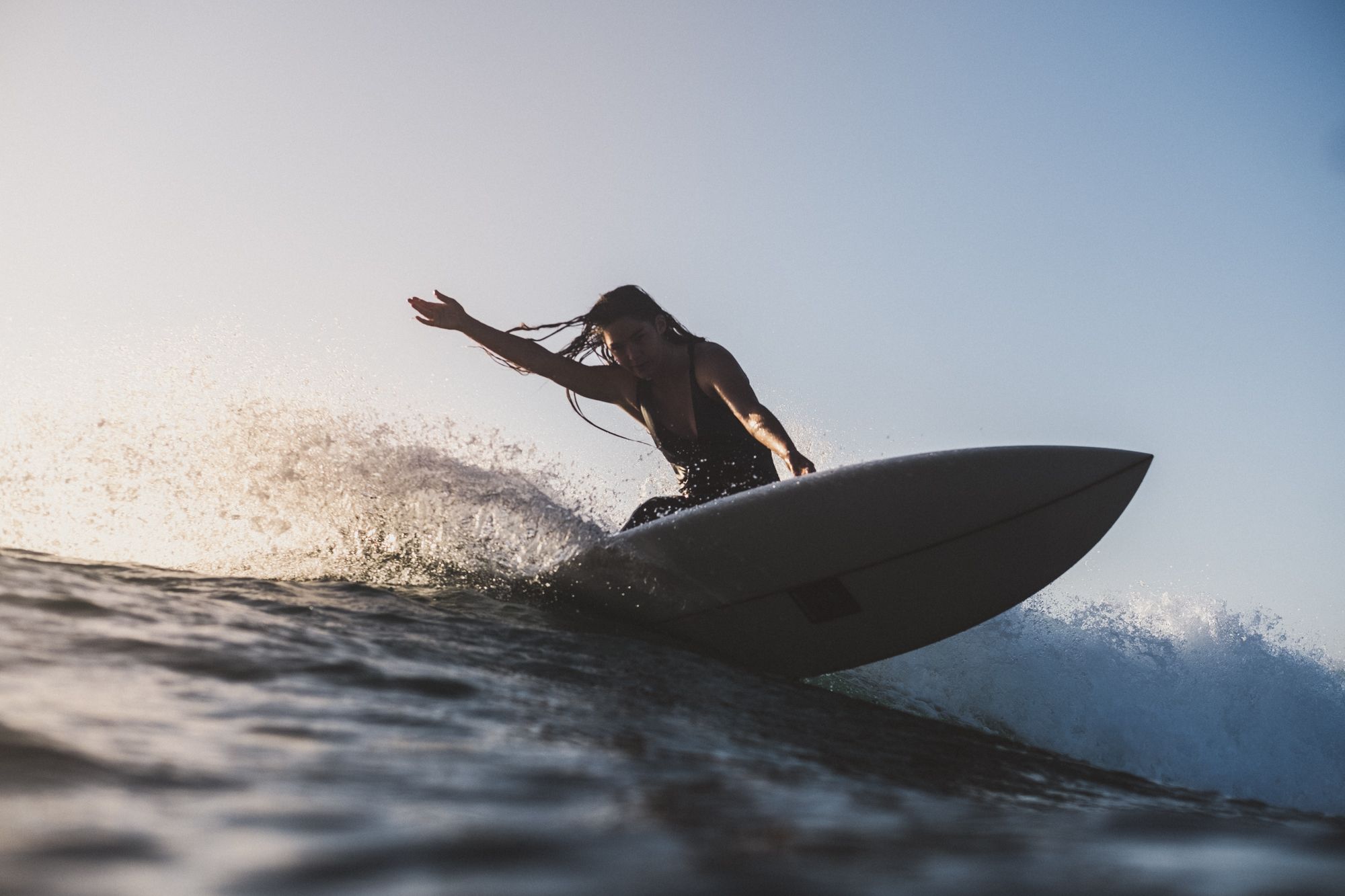 La surfista Garazi Sánchez, en un fotograma del documental 'Vergüenza'.