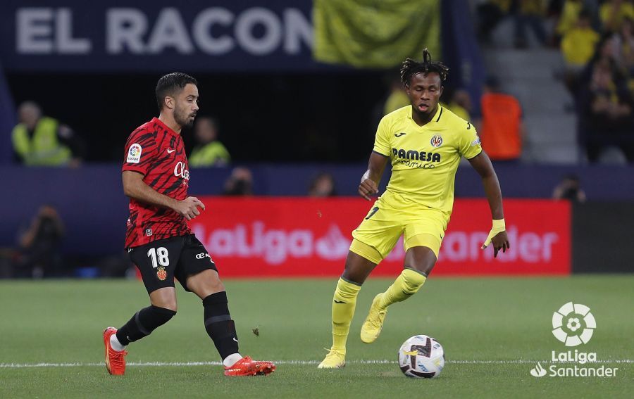  Jaume Costa y Samu Chukwueze, en el Villarreal-Mallorca.