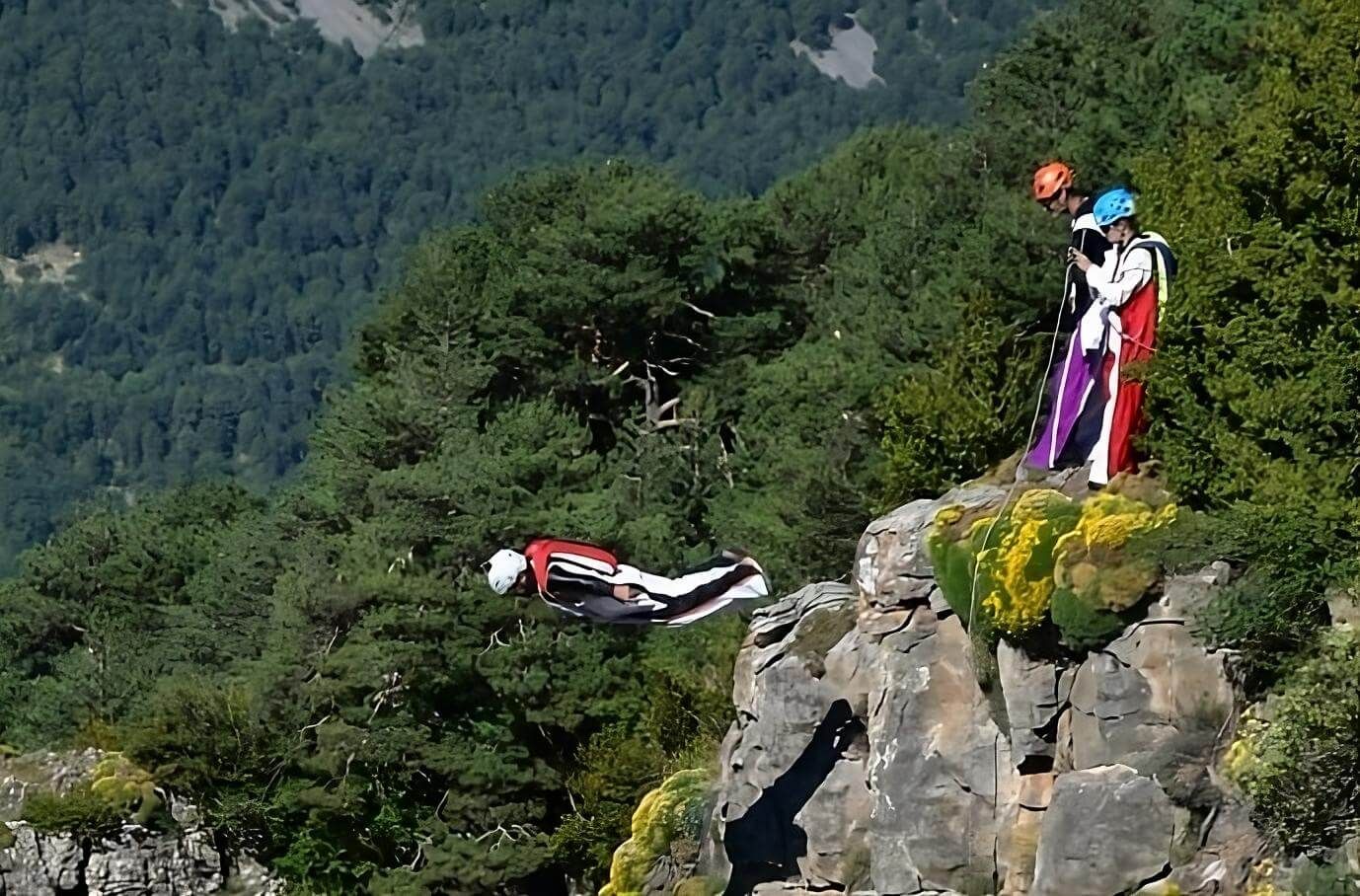  Nacho Cifuentes, haciendo salto BASE.