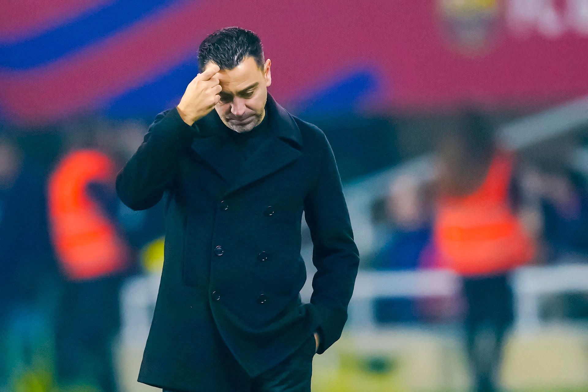  Xavi Hernández, hundido tras perder el Barça-Villarreal.