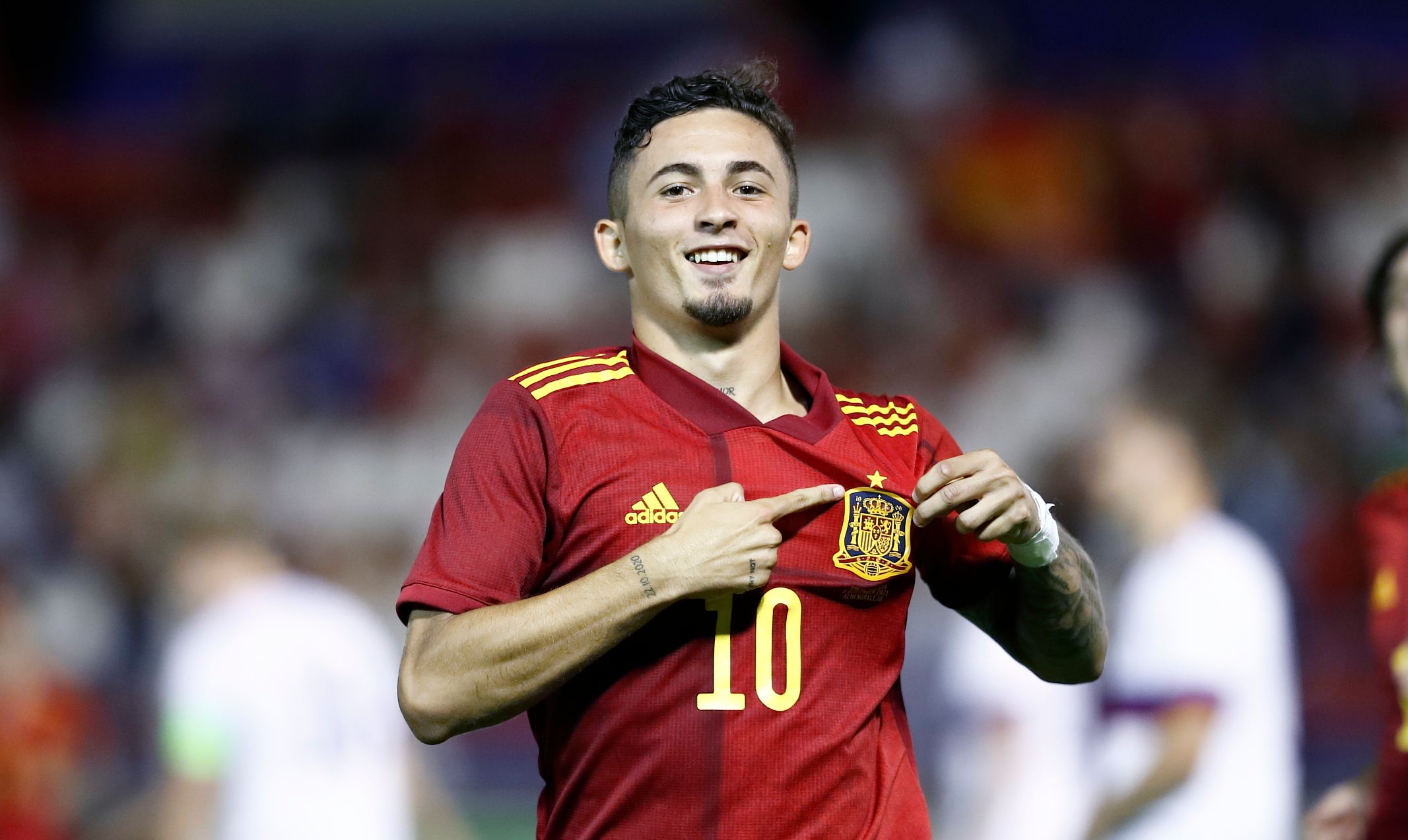 Yeremi Pino celebra su gol con España sub 21.