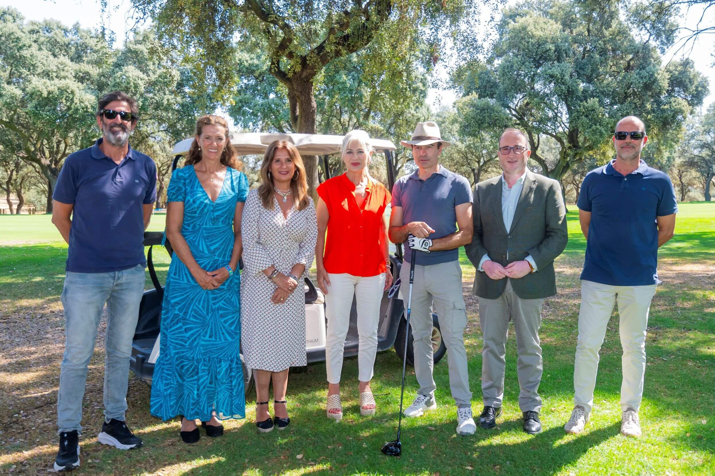 Del Pozo, junto al resto de autoridades durante la visita.