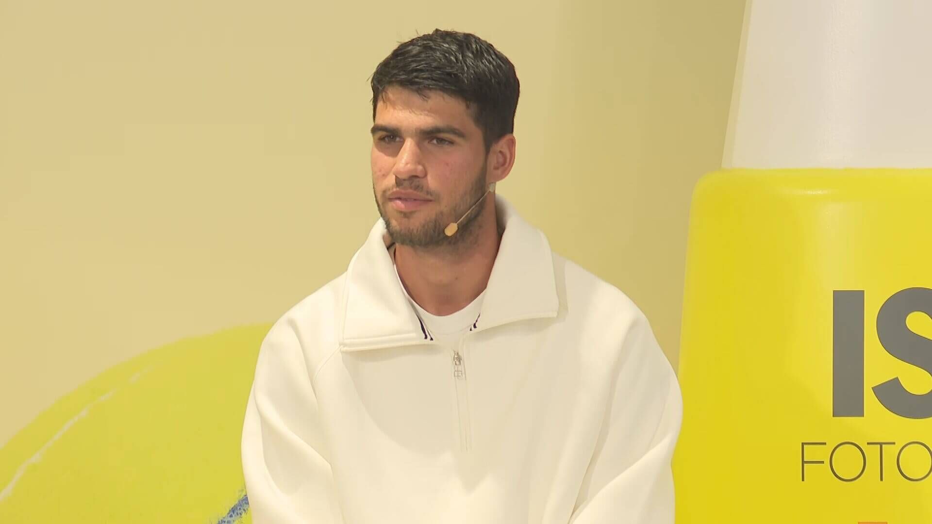  Carlos Alcaraz en un acto publicitario