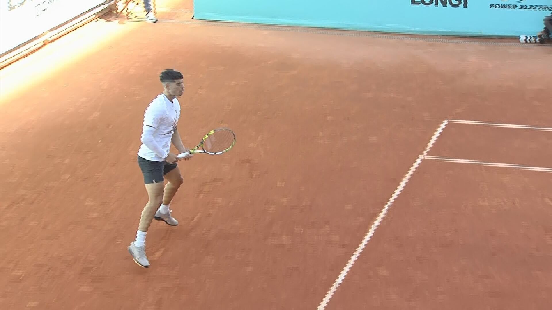  Alcaraz recupera sensaciones en su primer entrenamiento en Madrid