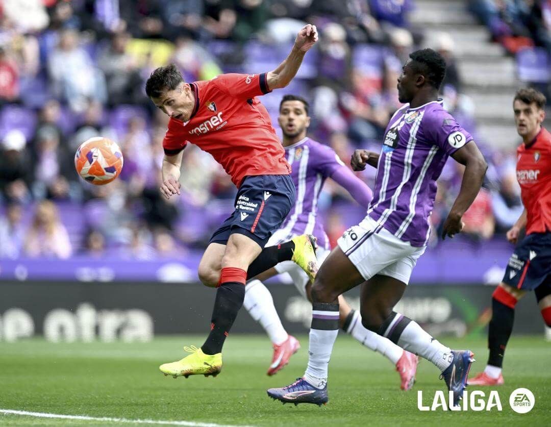 Budimir remata a la red el 0-1 del Valladolid-Osasuna.