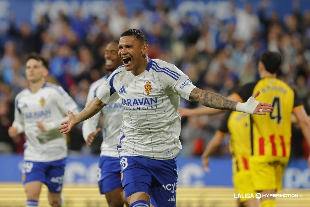  Kervin Arriaga celebra un gol en el Real Zaragoza-Huesca.