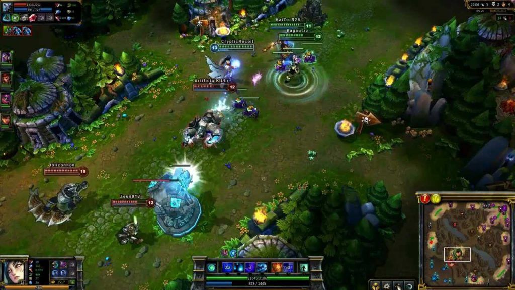  Los comentaristas y analistas acompañan las partidas como a un deporte más, en un lenguaje híbrido entre el visual y el radiofónico. Ambos se complementan y enriquecen la experiencia.