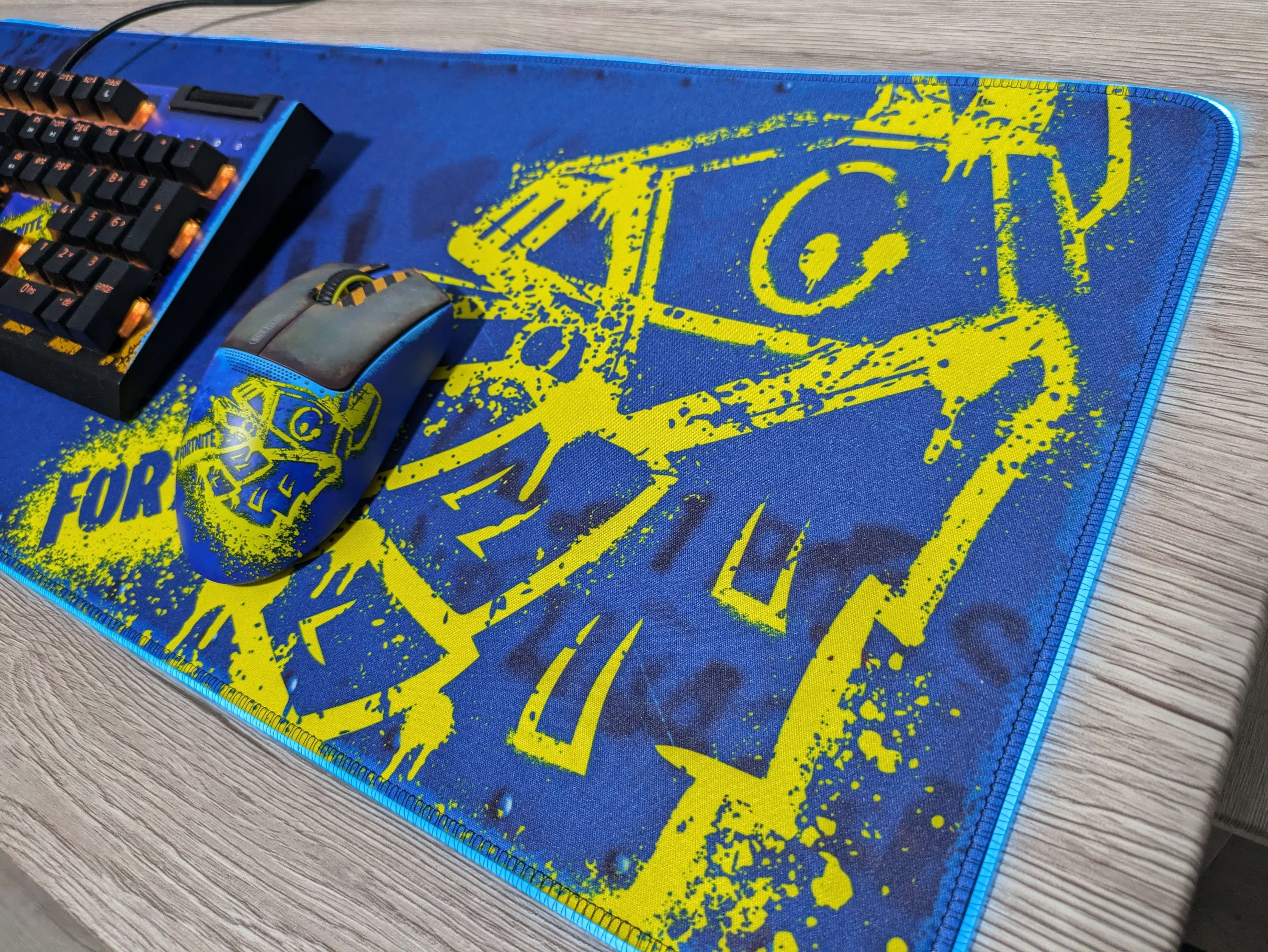  La alfombra Razer Goliathus Extended Chroma Fortnite Edition