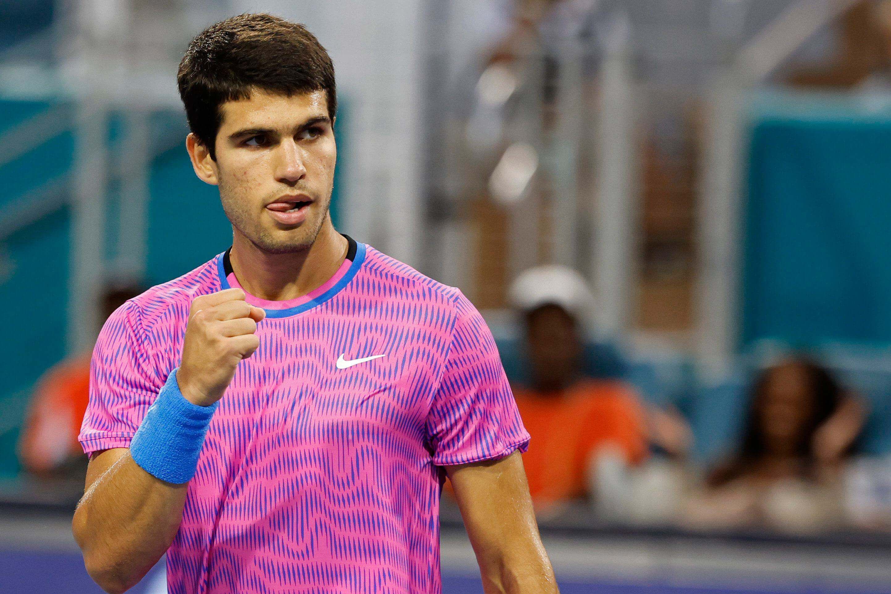 Carlos Alcaraz celebra un punto ante Musetti en el Masters de Miami.