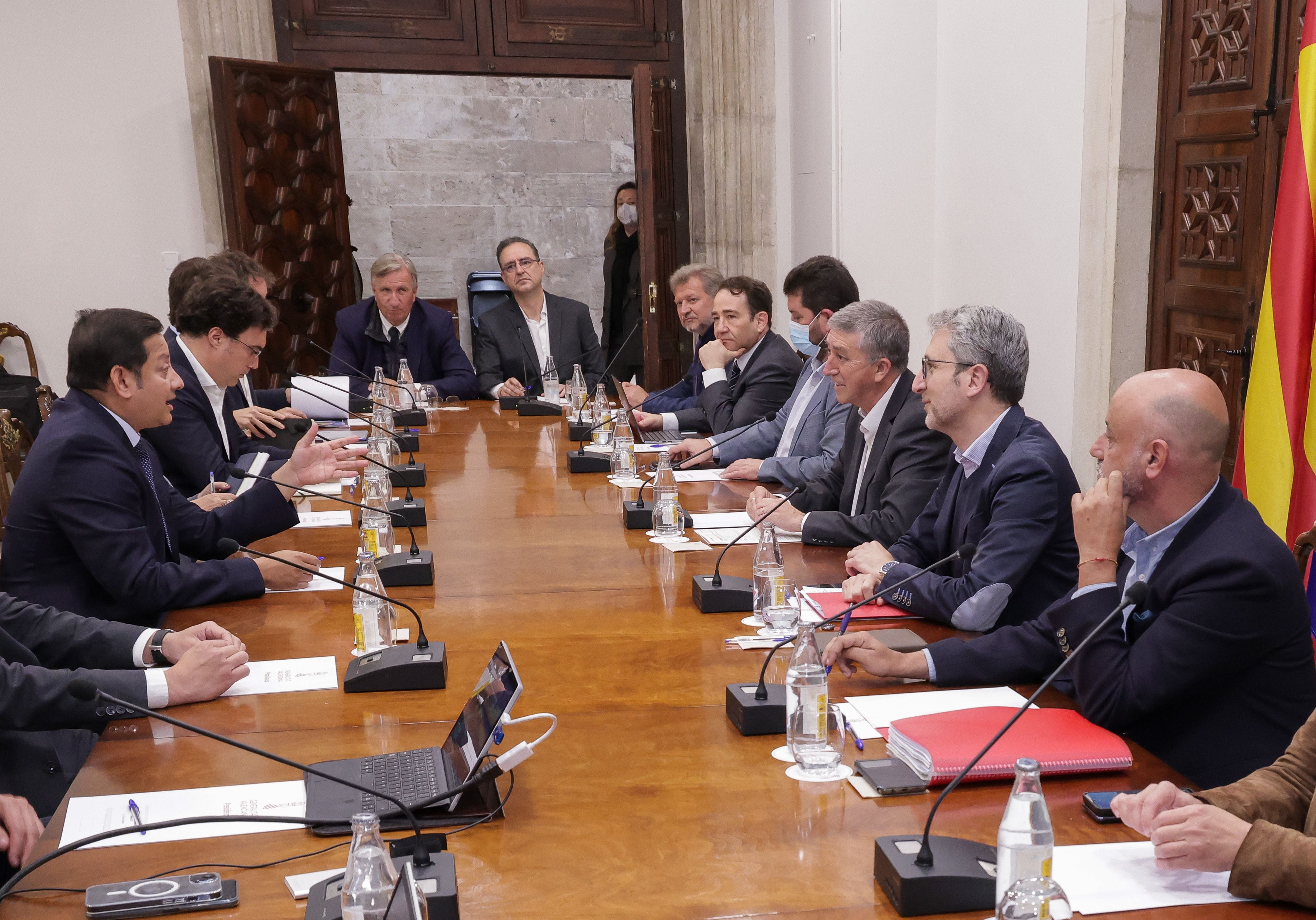  Economía y Urbanismo se reúnen con el Valencia CF por el Nuevo Estadio