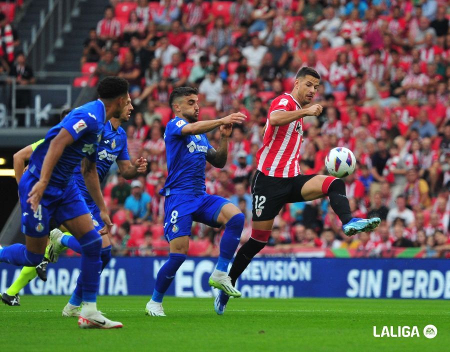  Gorka Guruzeta en un lance del Athletic Club - Getafe.