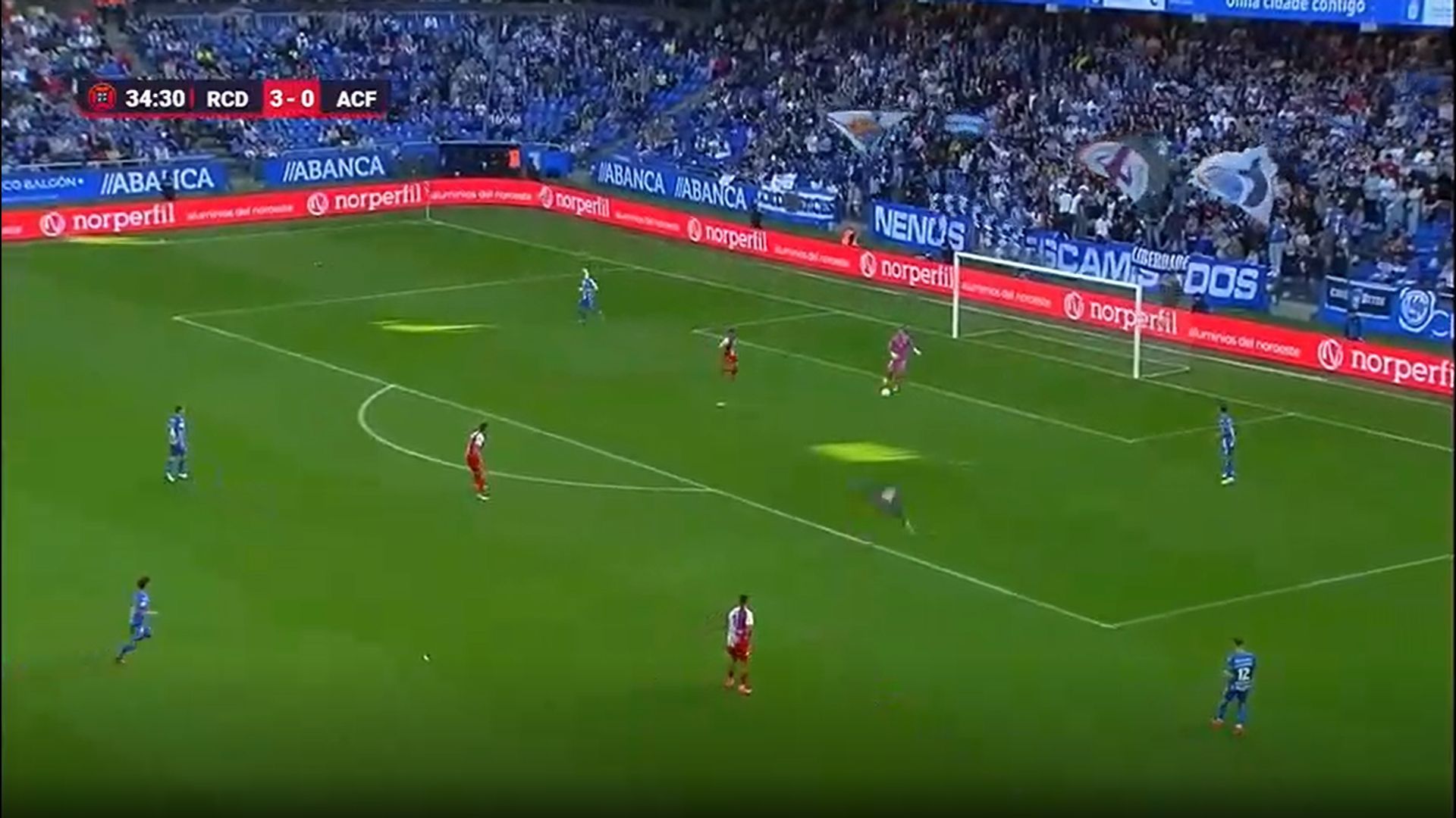 Salida de balón con 2+1 desde Ian Mackay para generar superioridades desde el portero