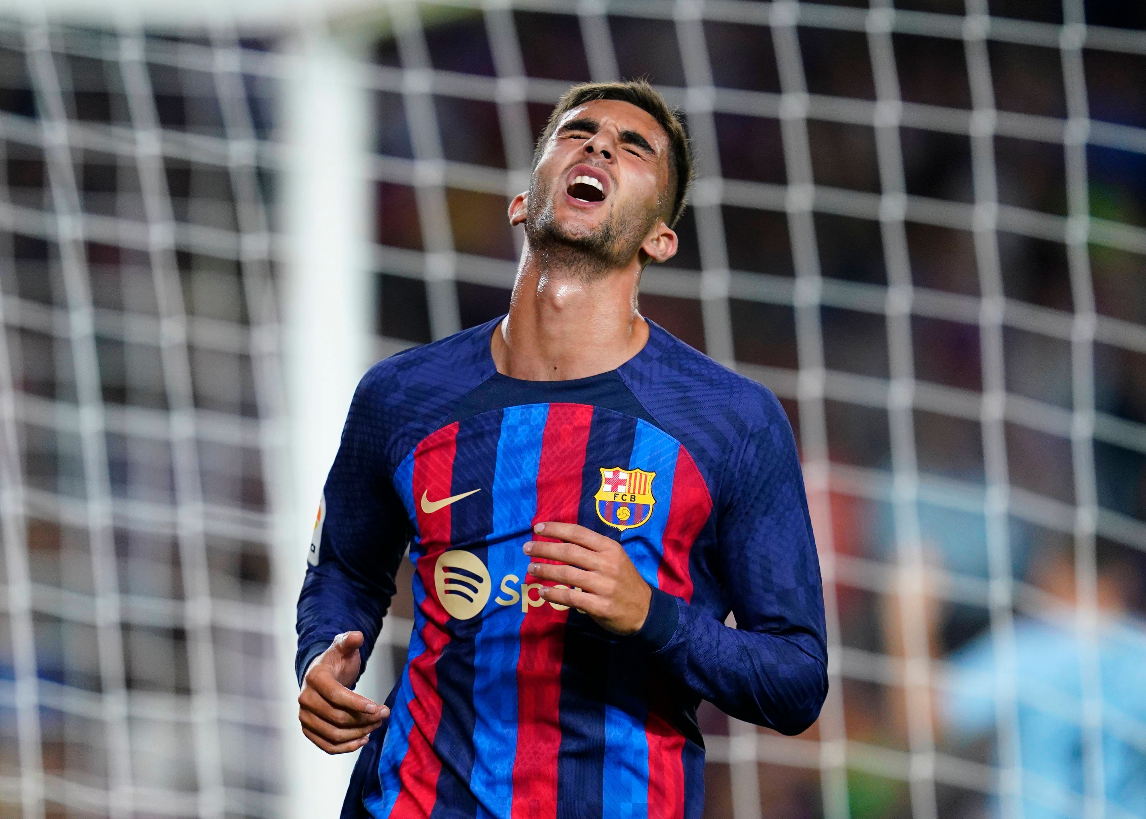  Ferran Torres se lamenta en un partido del Barcelona.