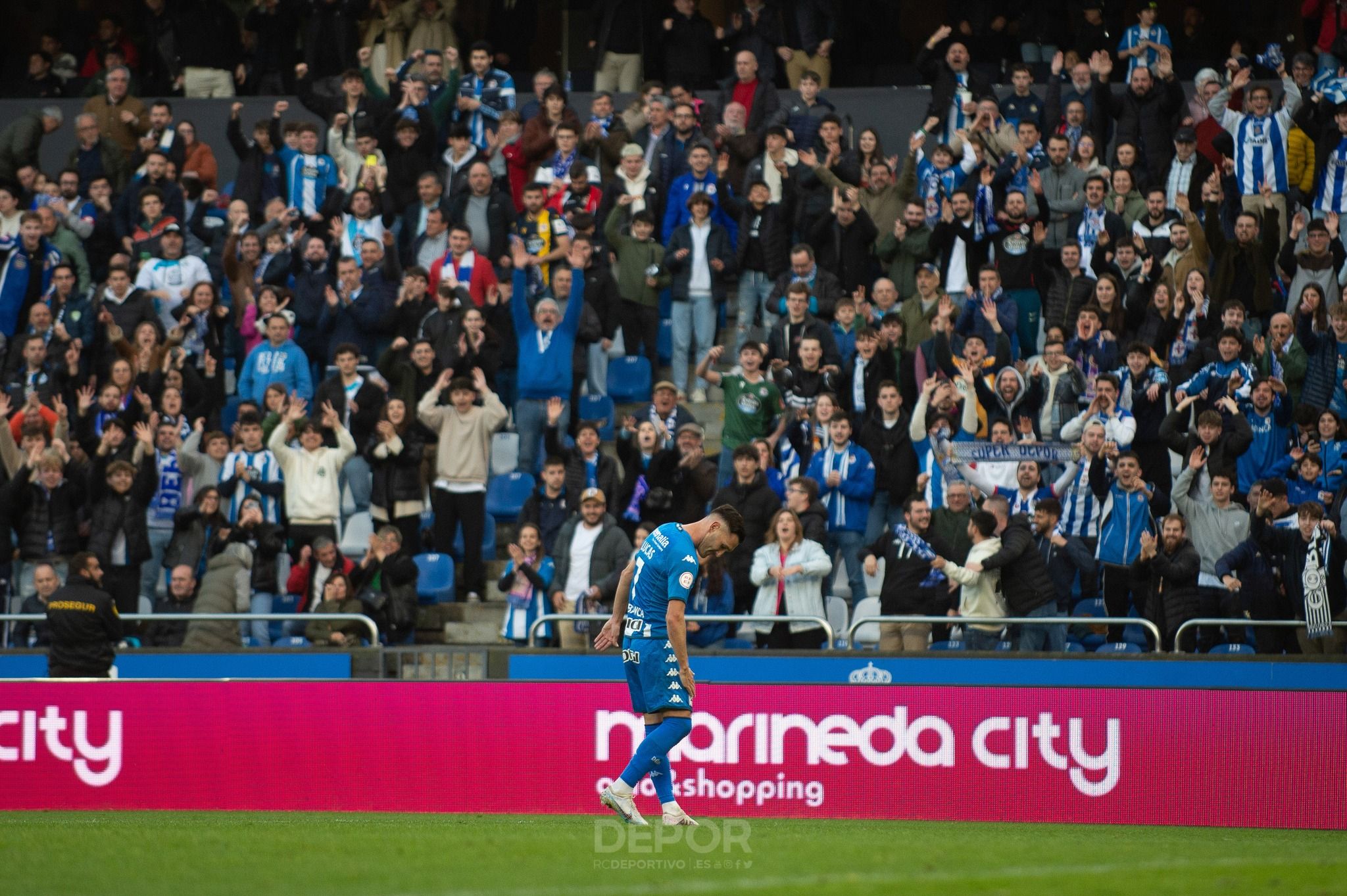 Lucas Pérez celebrando su gol ante el Celta B
