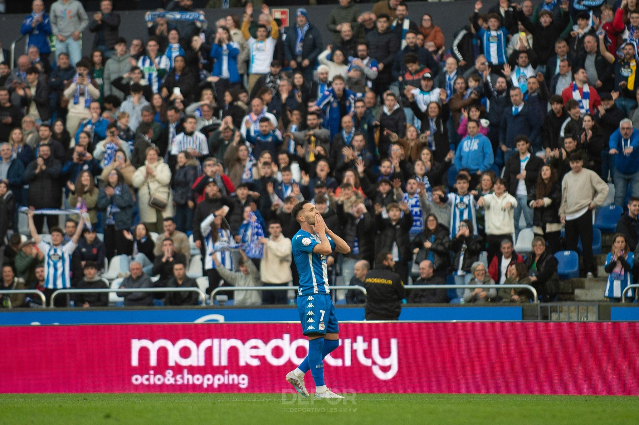 Lucas Pérez celebrando su gol ante el Celta B