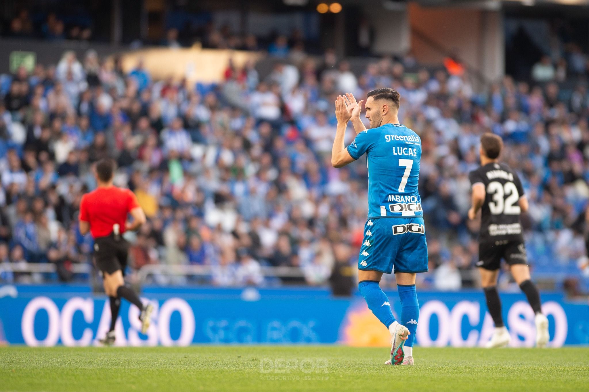  Lucas Pérez deberá tener cuidado: una amarilla más y será sancionado