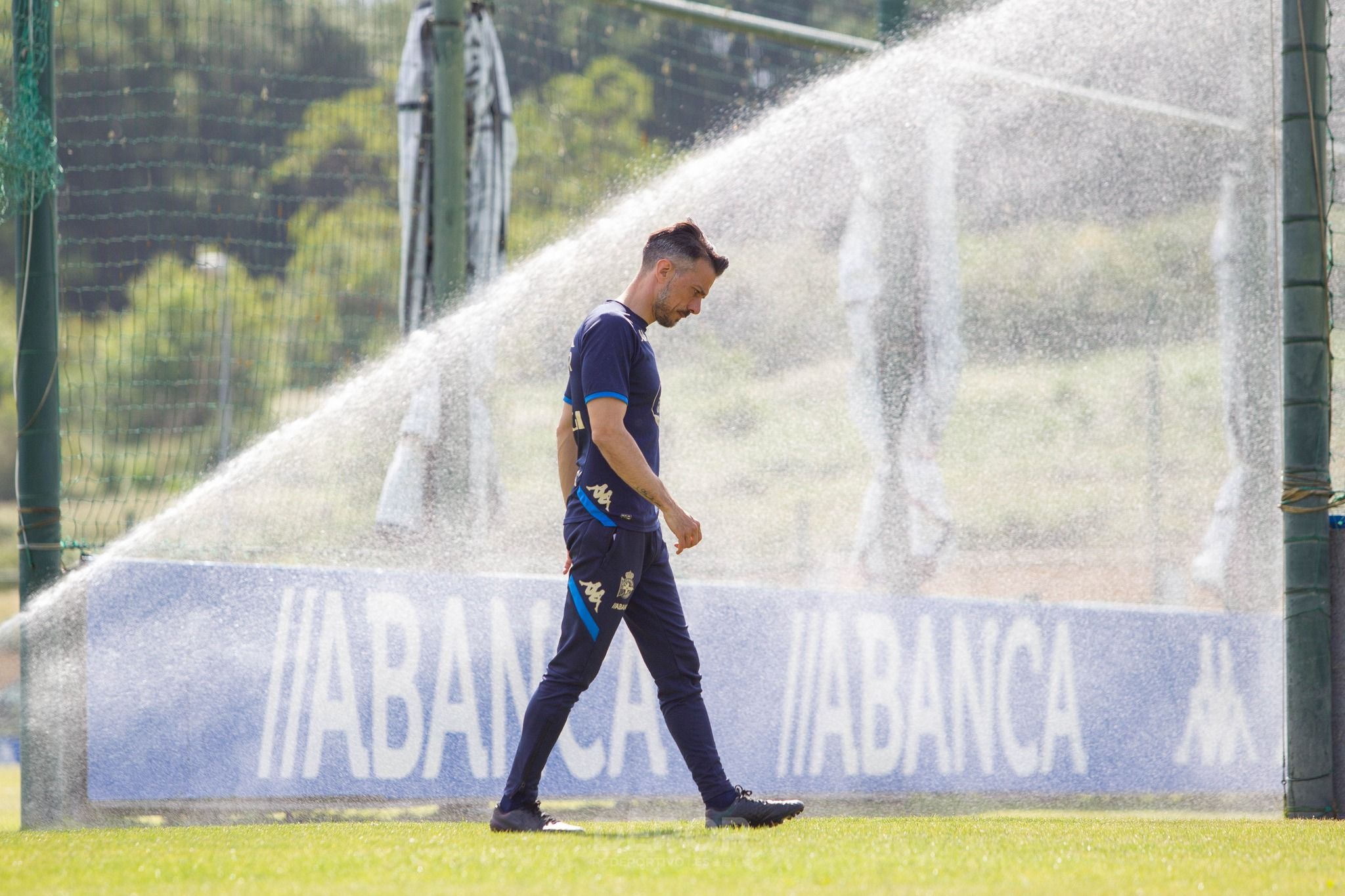 Rubén de la Barrera, entrenador del Deportivo, en Abegondo