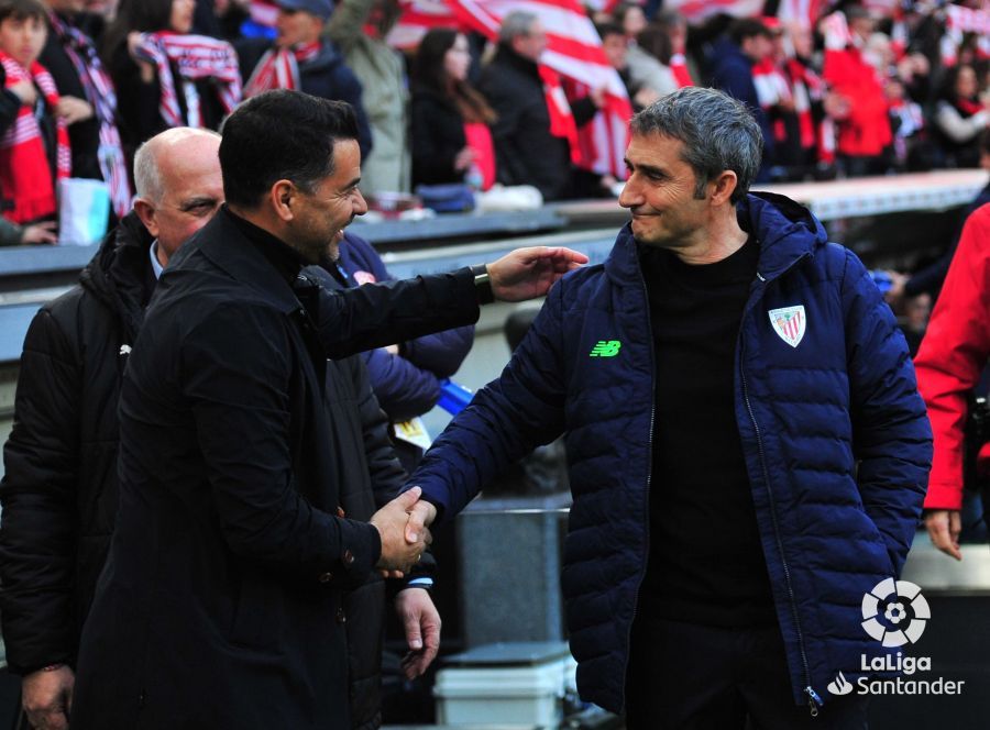  Saludo entre Ernesto Valverde y Michel en un Athletic Club - Girona FC en San Mamés.
