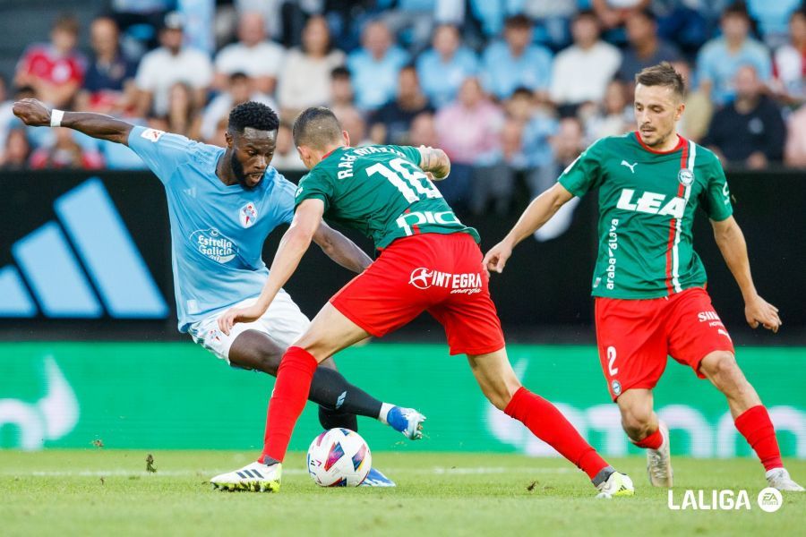 Bamba ante el Alavés en el Balaídos. (Foto: LaLiga).