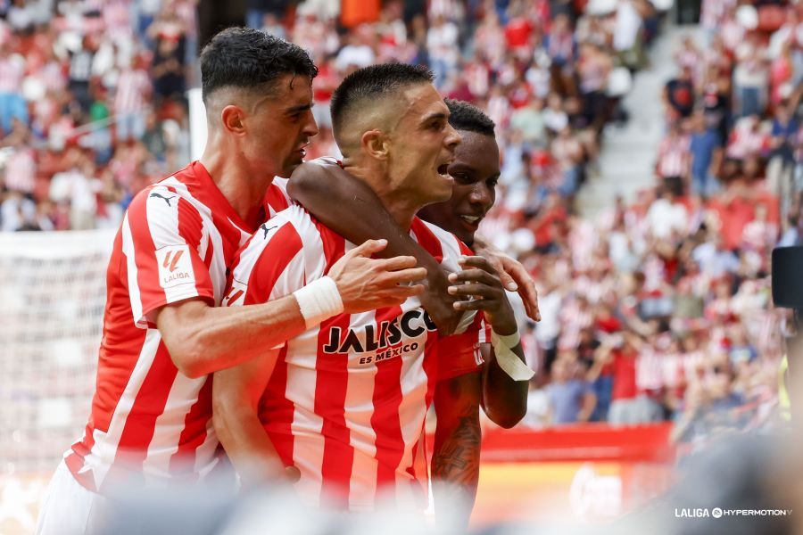 Djuka celebra uno de los goles del Sporting ante el Mirandés..