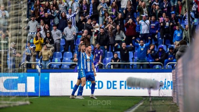 Alberto Quiles y Lucas Pérez celebrando un gol en Riazor