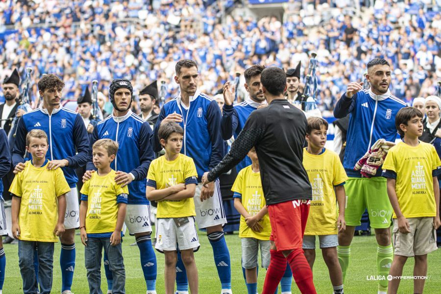  El once del Oviedo recibe al del Sporting segundos antes del derbi.