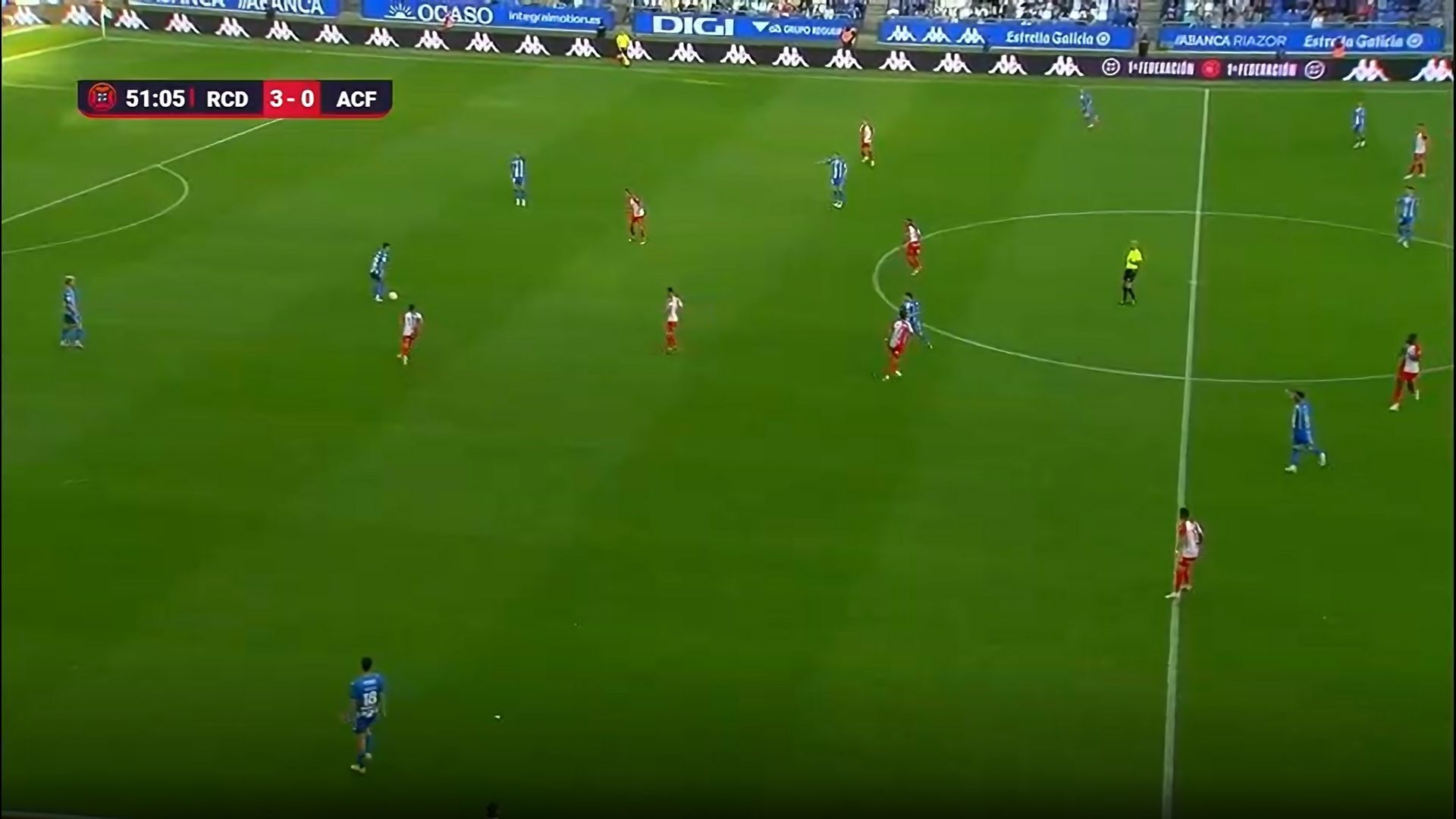 Lucas aparece por dentro tras un desmarque que no recibe pase en una acción en la que Villares acompaña a centrales para hacer superioridad en salida de balón. En este caso no se aprovechó la llegada de Trilli por derecha, hombre liberado en la acción