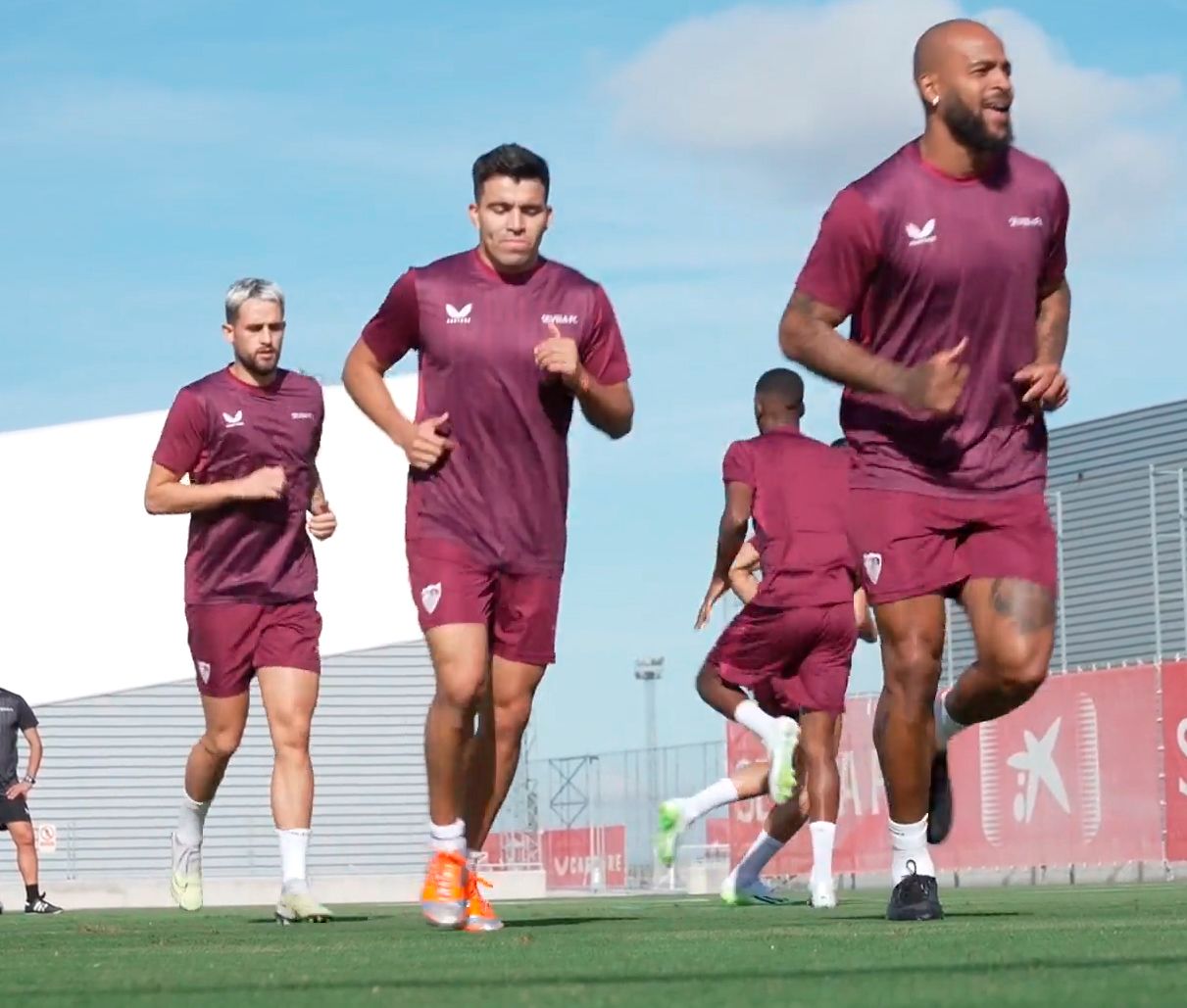 Acuña, junto a Marcao y Januzaj.