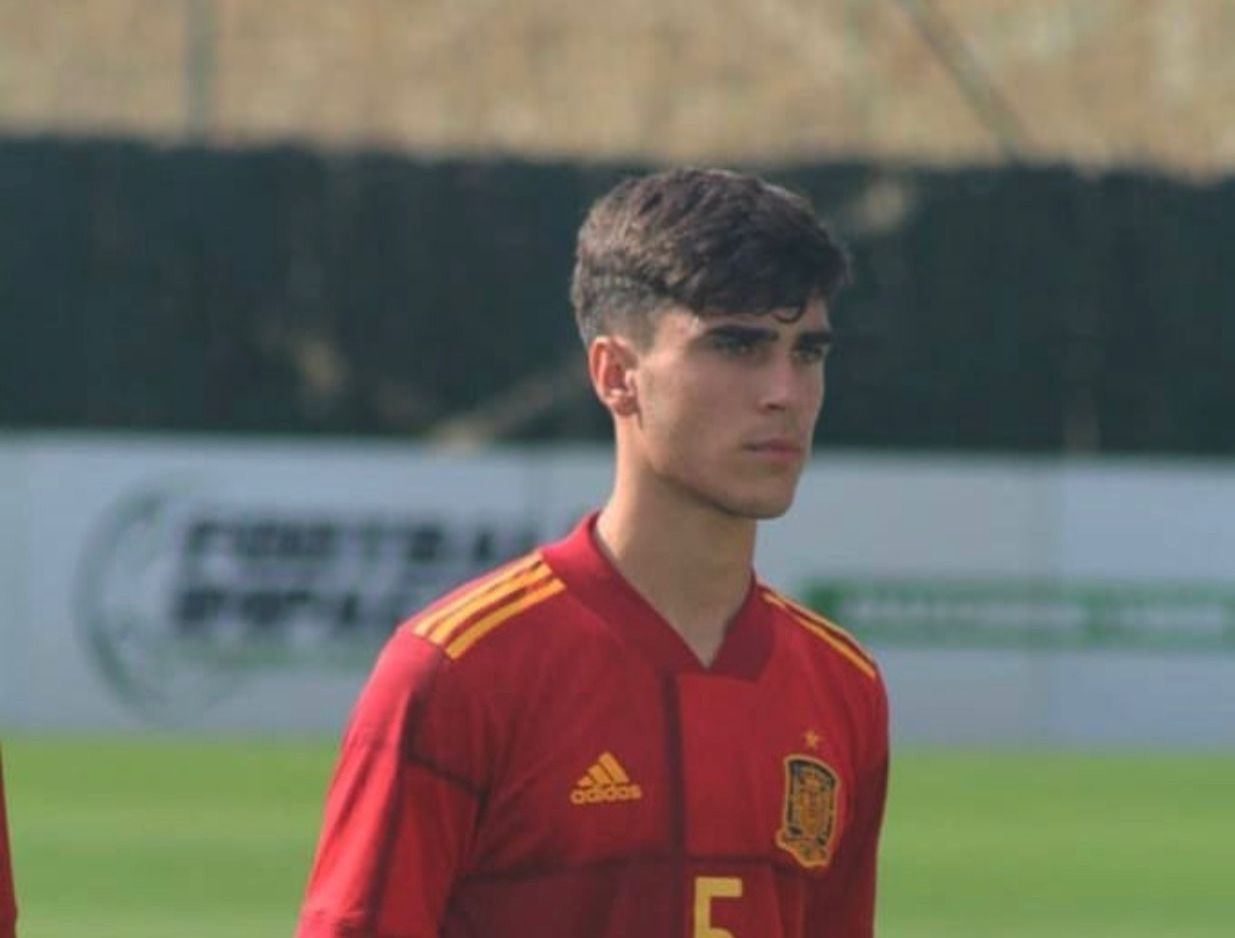 Álex Vergaz, con las categorías inferiores de la selección.