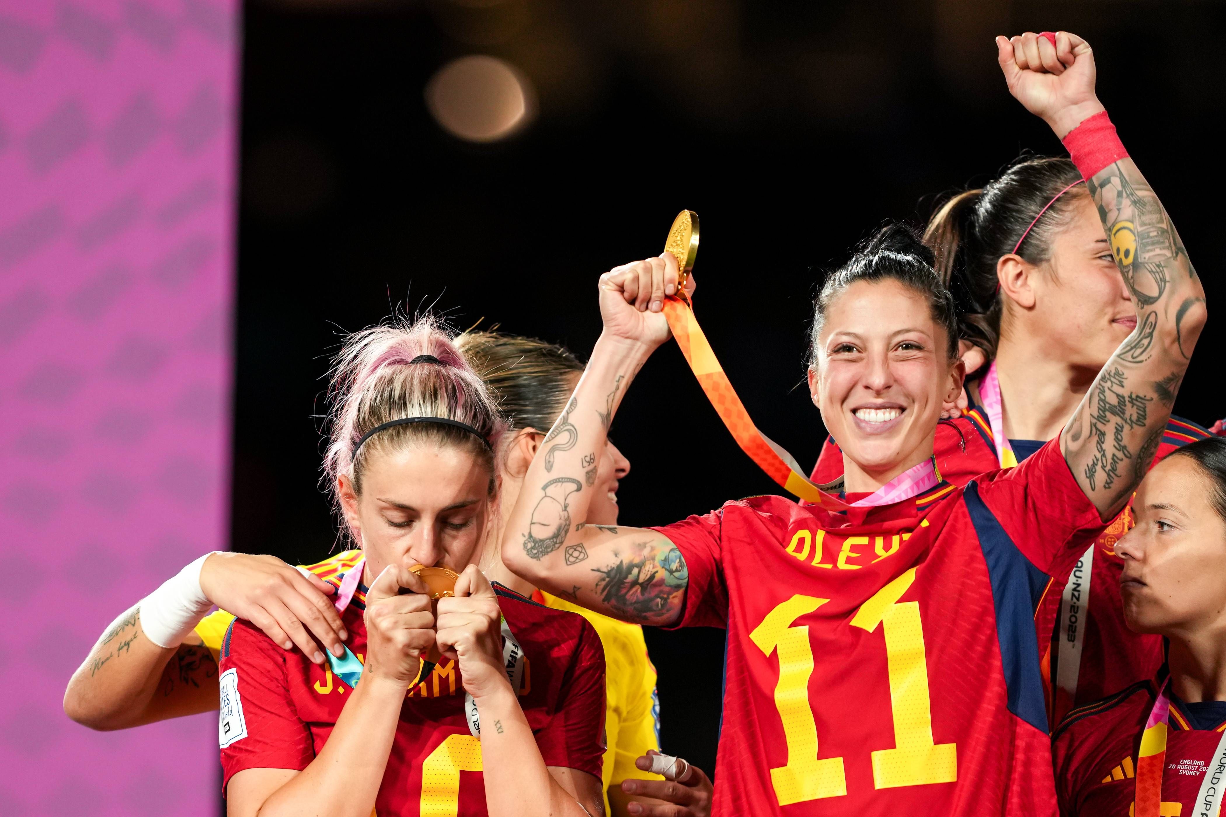  Alexia Putellas y Jenni Hermoso juntas en la celebración.