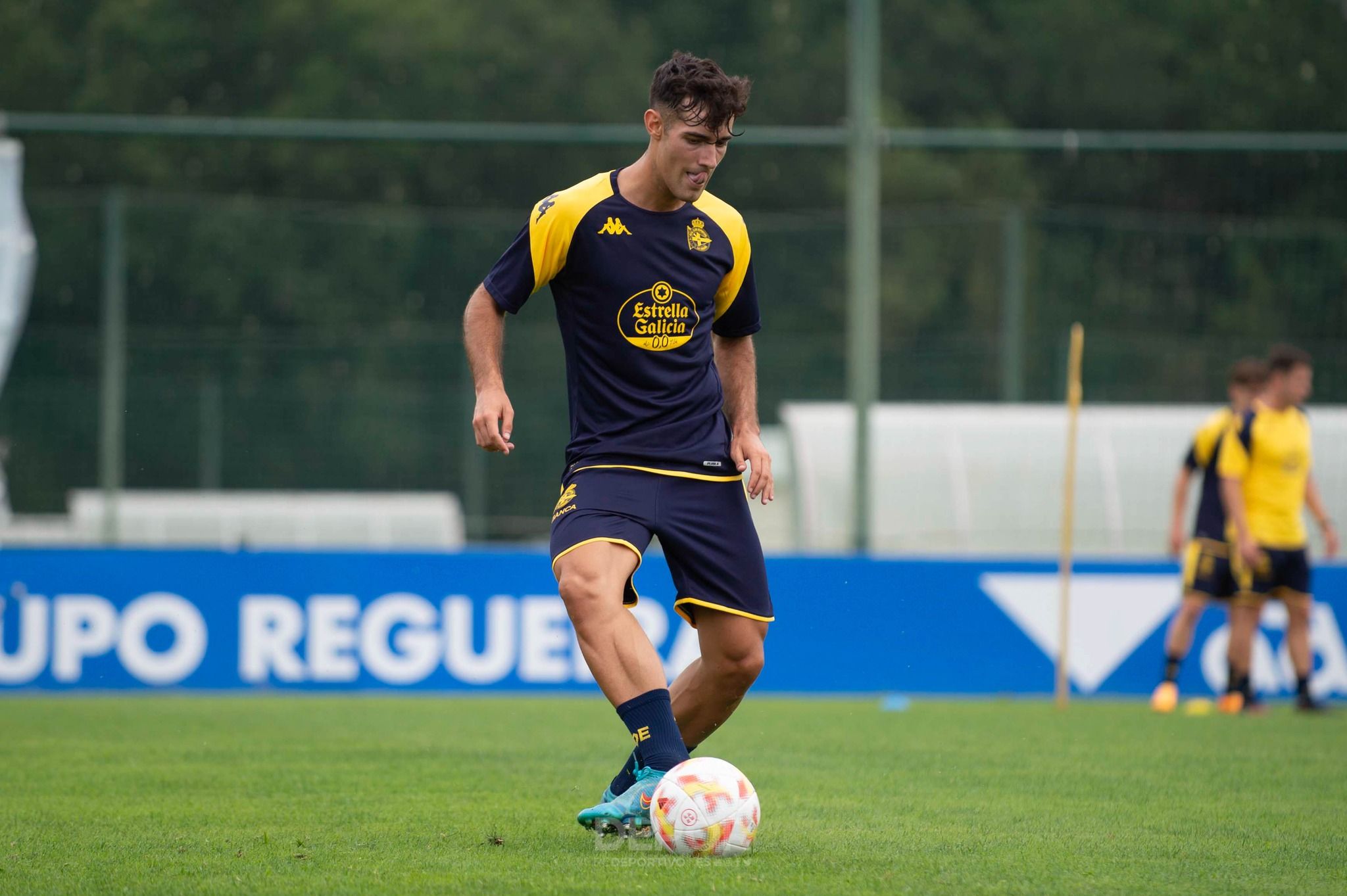  Álvaro Santamaría entrenando con el Deportivo en Abegondo