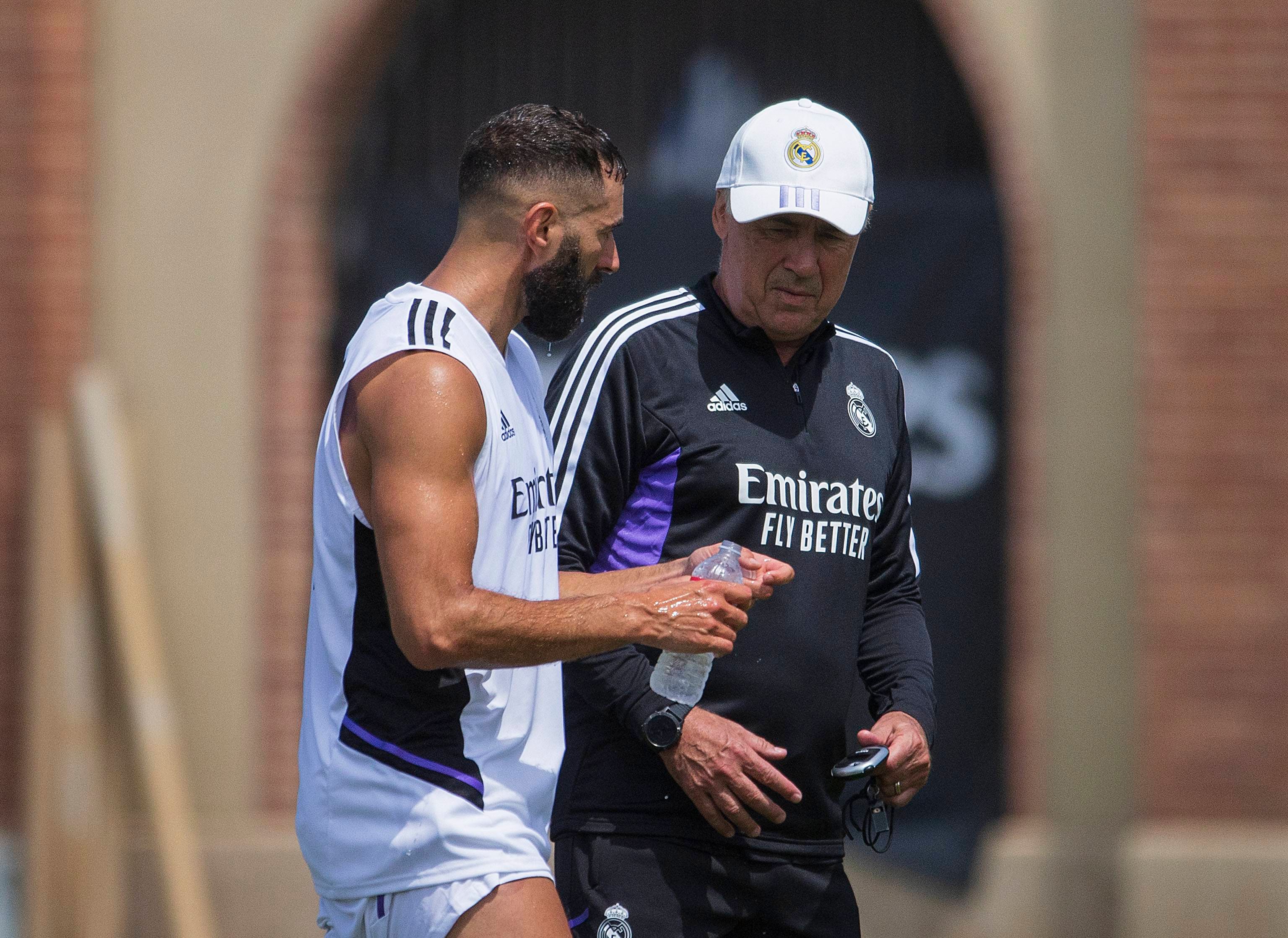 Ancelotti y Benzema, en un entrenamiento del Real Madrid (Foto: Cordón Press).