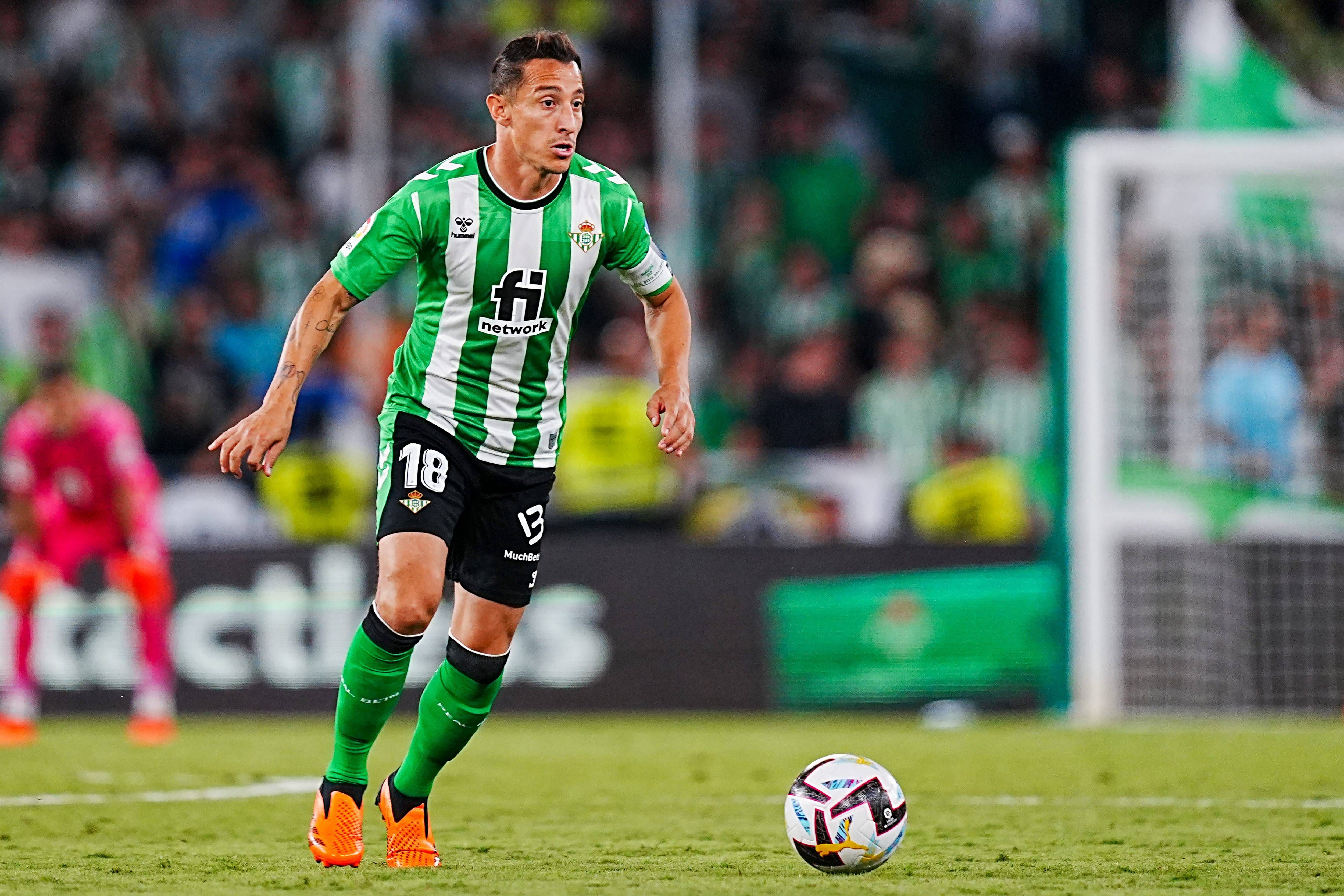  Andrés Guardado, en el partido del Betis - Valencia. (Cordon Press)