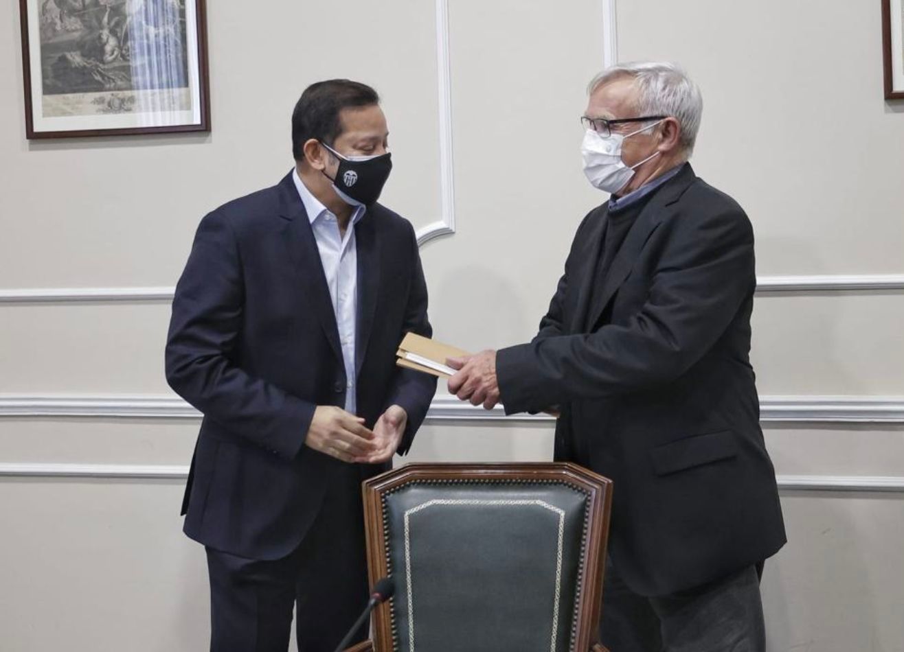  Anil Murthy se reúne con Joan Ribó por el Nuevo Estadio