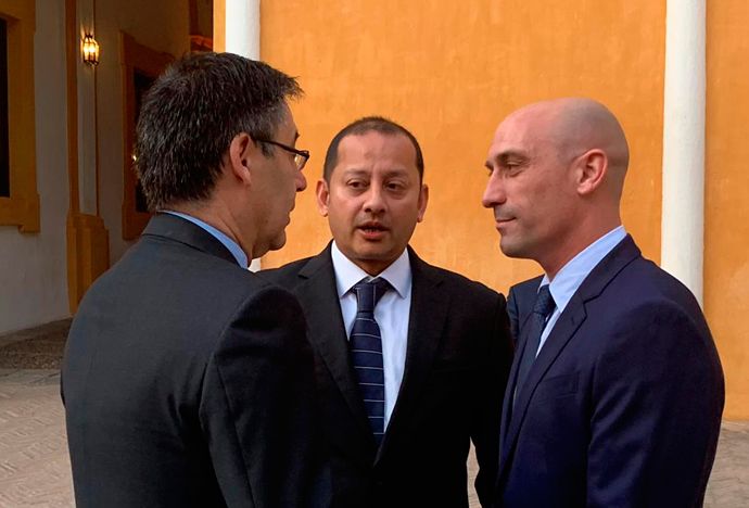  Bartomeu, Murthy y Rubiales en la cena oficial.